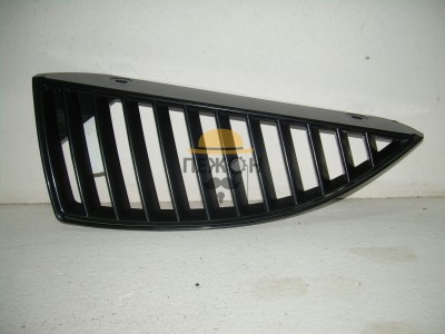 Решетка радиатора  левая  седан черная