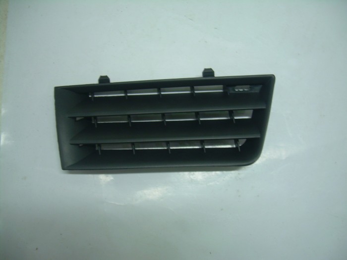 Решетка радиатора MEGANE 03-05 левая+правая  комплект