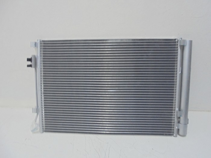 Радиатор кондиционера  седан хетчбек RIO 11-17, SOL 10-17