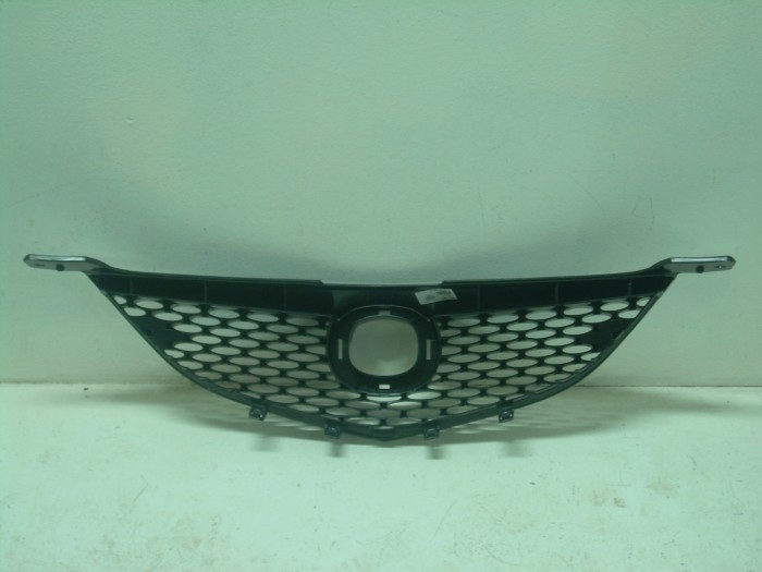 Решетка радиатора  седан под покрас MAZDA 3 03-06