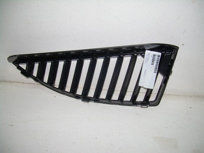 Решетка радиатора  левая  седан черная LANCER 04-06