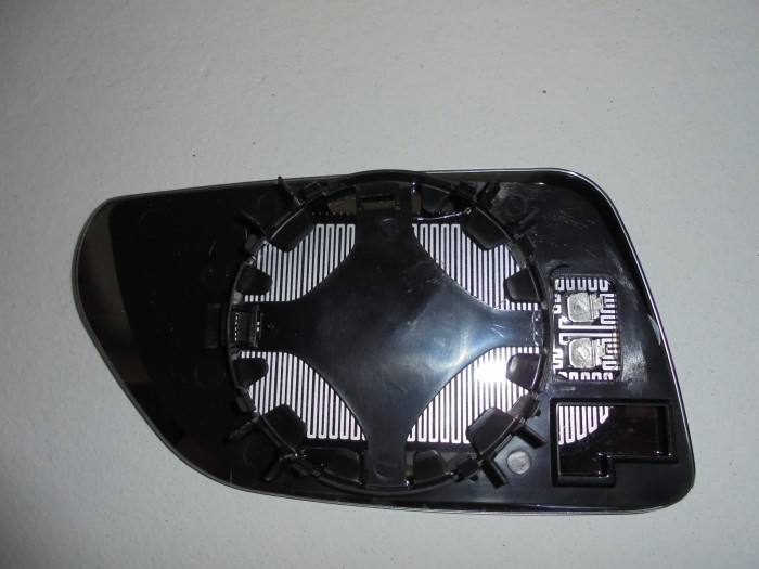 Стекло зеркала  с подогревом  левый OCTAVIA 2 04-09