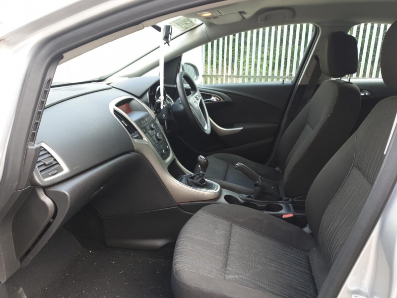 B742, Opel Astra 2010, 1.6, бензин, МКПП