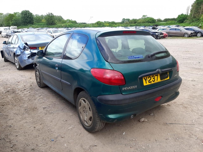 D634, Peugeot 206 2001, 1.4, бензин, МКПП