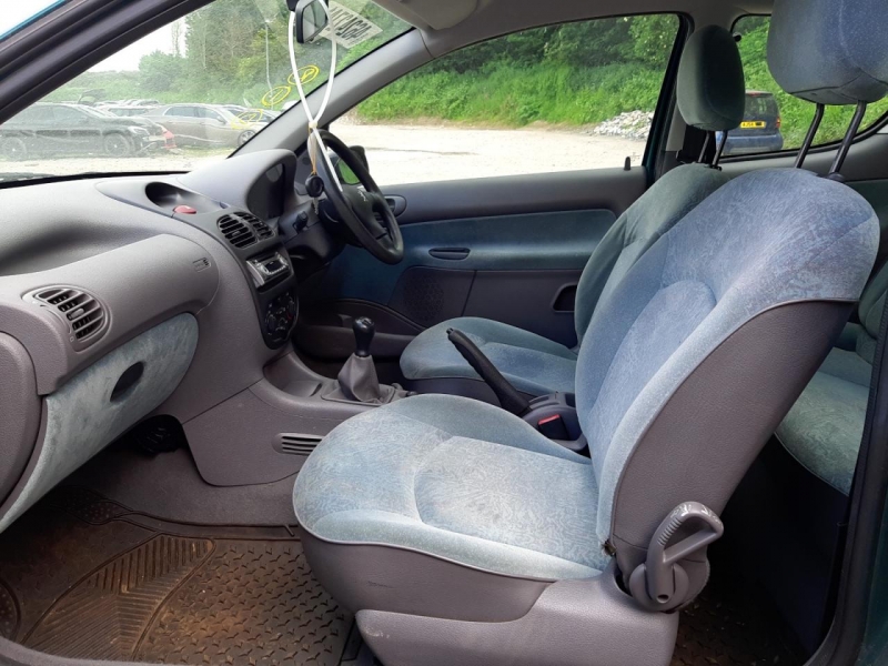 D634, Peugeot 206 2001, 1.4, бензин, МКПП