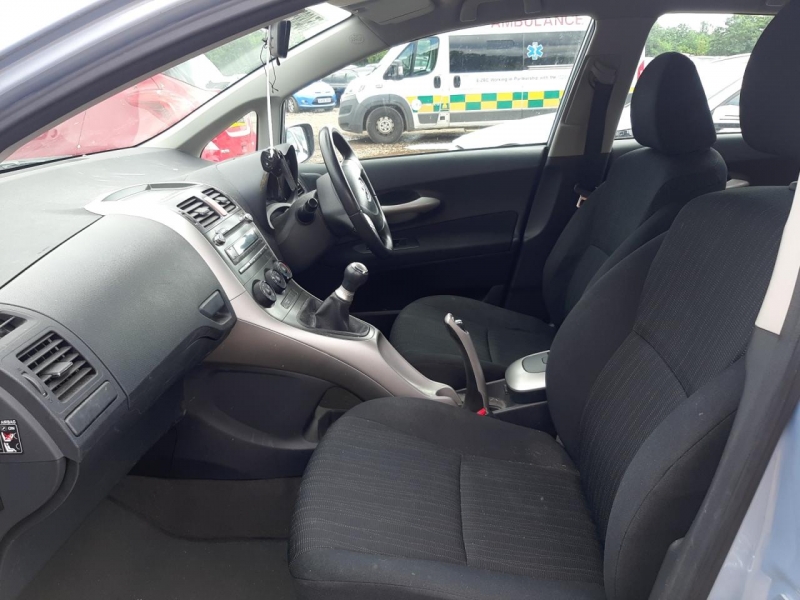 F800, Toyota Auris 2008, 1.6, бензин, МКПП