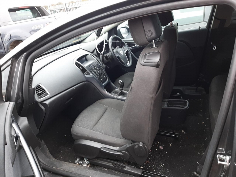W95, Opel Astra 2012, 1.4, бензин, МКПП