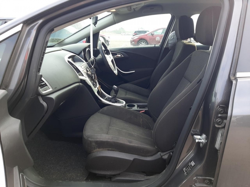 U69, Opel Astra 2012, 1.6, бензин, МКПП