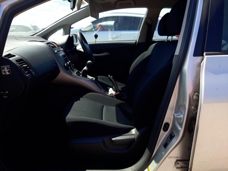 Y63, Toyota Auris 2007, 1.6, бензин, МКПП
