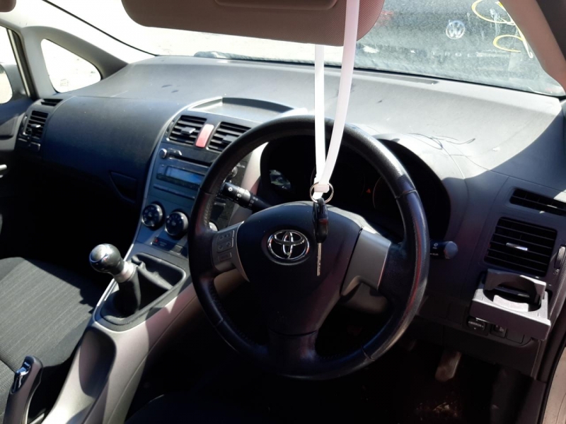 Y63, Toyota Auris 2007, 1.6, бензин, МКПП