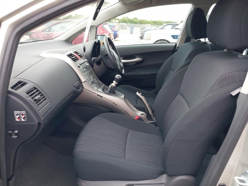 Y98, Toyota Auris 2009, 1.6, бензин, МКПП