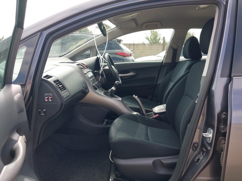 U166, Toyota Auris 2008, 1.6, бензин, МКПП