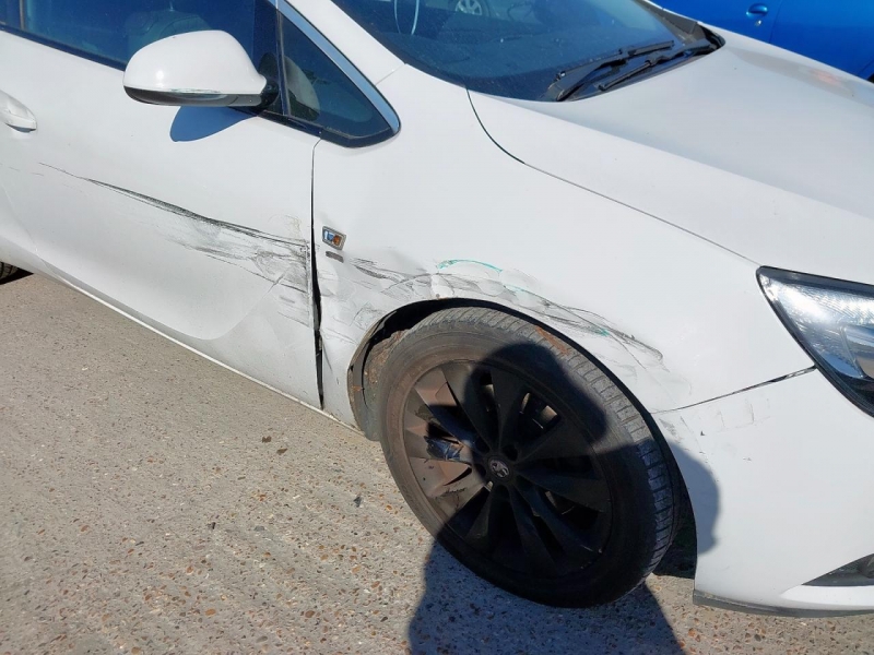 Y226, Opel Astra 2012, 1.6, бензин, МКПП