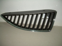 Решетка радиатора  правая  седан черная с хромом LANCER 04-06